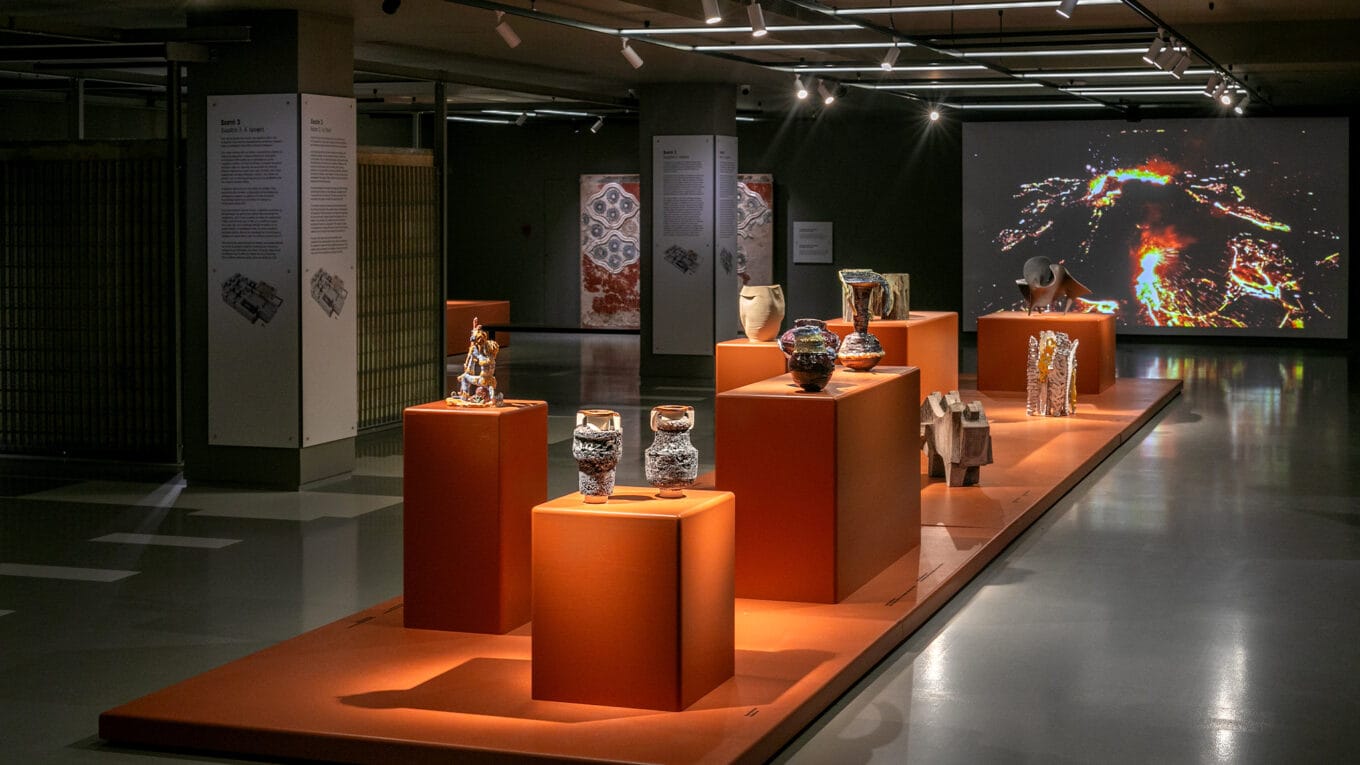 Λάμπρος Παπανικολάτος | Διευθυντής της 1ης Μπιενάλε Σύγχρονης Κεραμικής Τέχνης